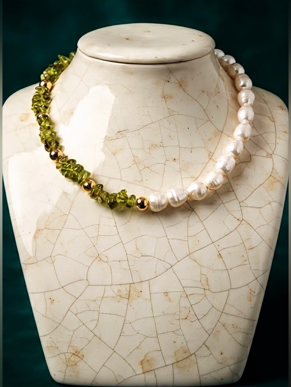 Assymetrical Natural Peridot And White Baroque Pearl Necklace In Gold Plated